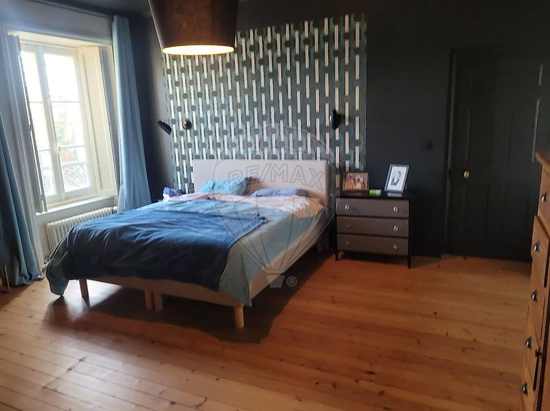 Maison - 310 m² - 12 pièces