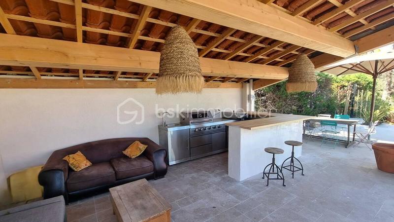 Villa - 300 m² - 7 pièces