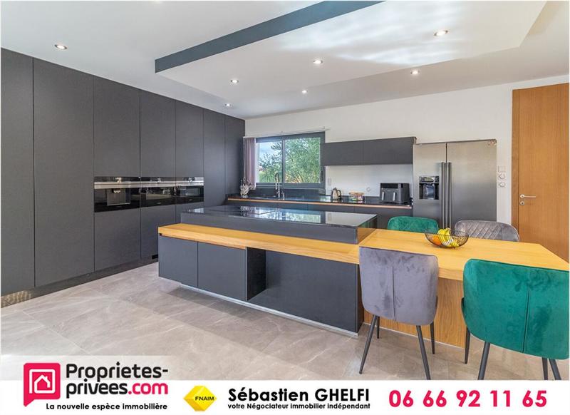 Maison - 207 m² - 7 pièces
