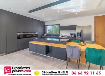 Maison - 207 m² - 7 pièces