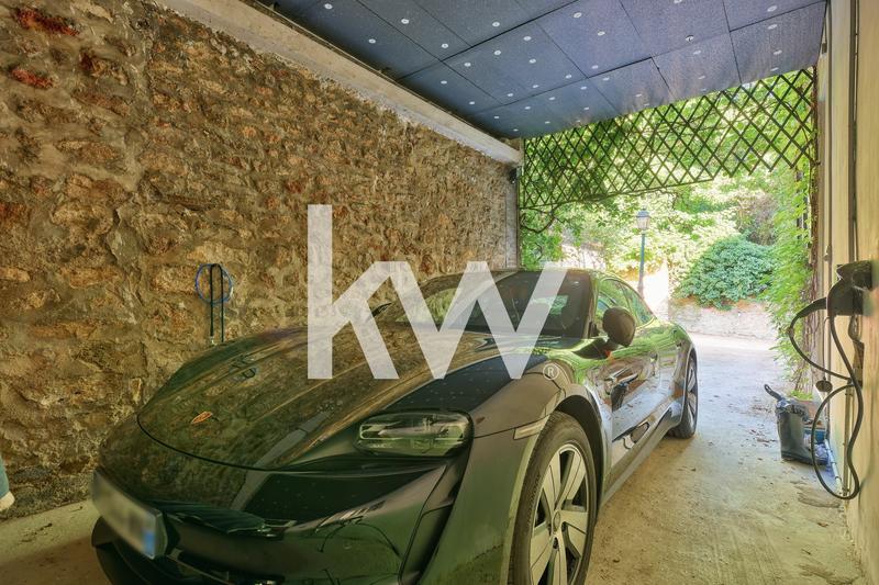 Maison - 351 m² - 8 pièces