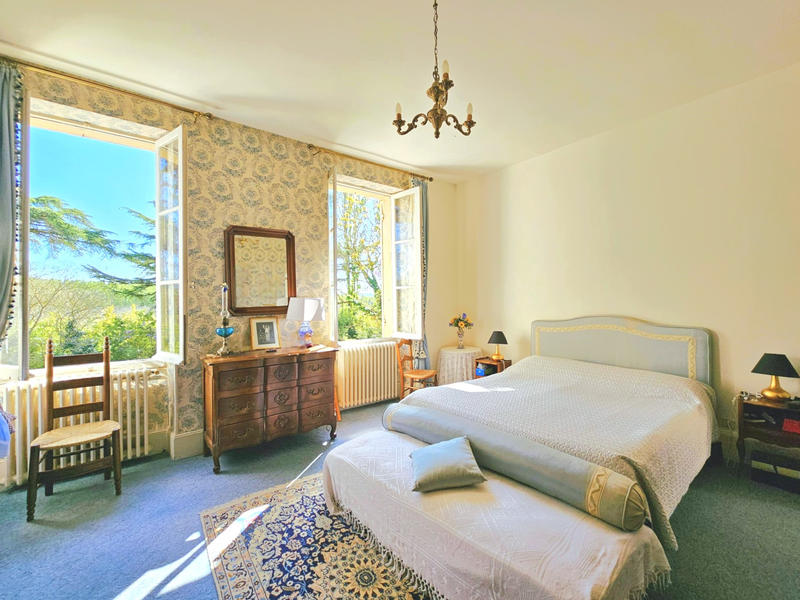 Maison - 302 m² - 8 pièces