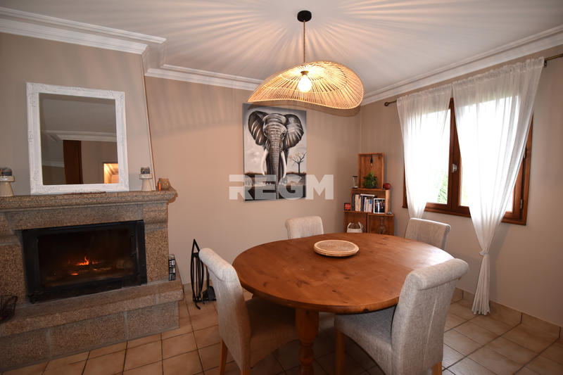 Maison - 104 m² - 6 pièces