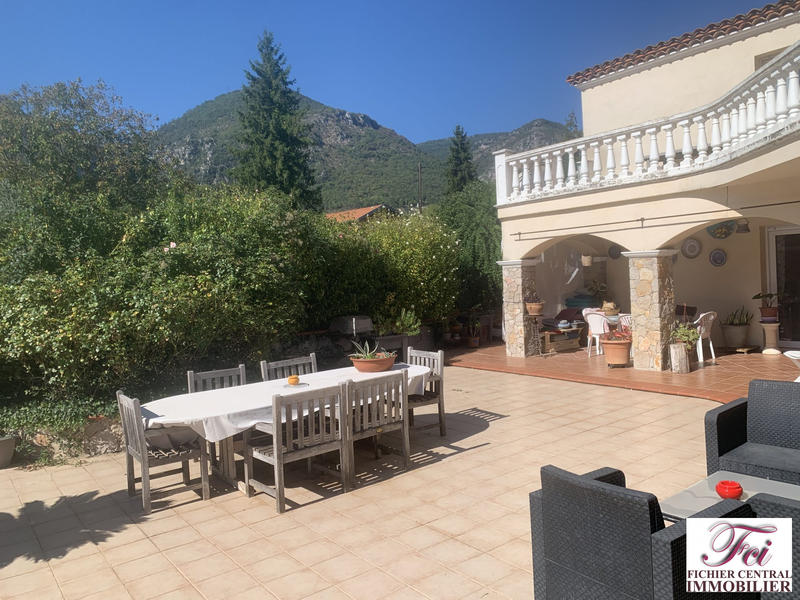 Maison - 212 m² - 6 pièces