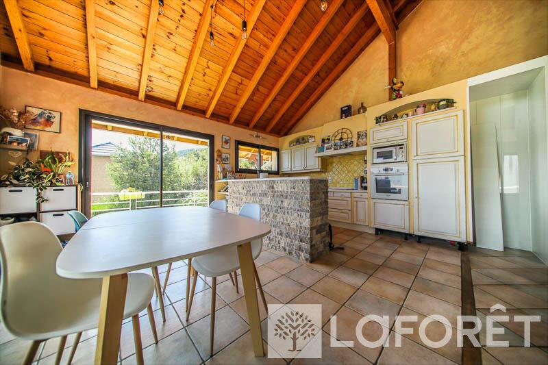 Maison - 166 m² - 8 pièces