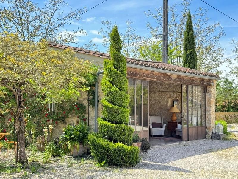 Maison - 361 m² - 11 pièces