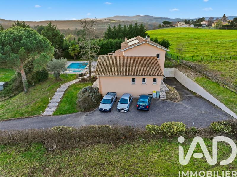 Maison - 217 m² - 8 pièces