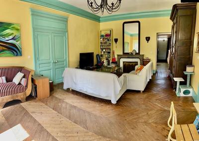 Maison - 263 m² - 9 pièces