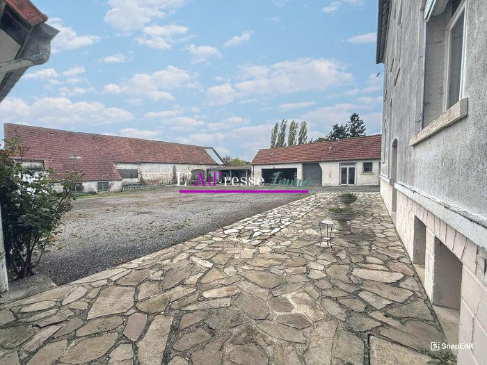 Maison traditionnelle - 238 m² - 7 pièces