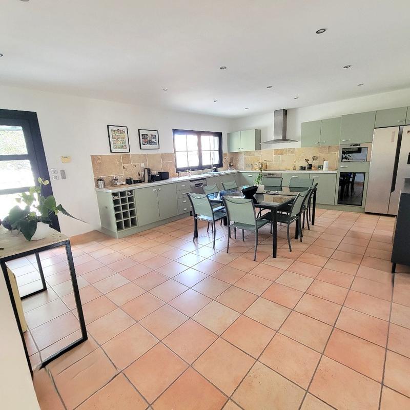 Maison - 265 m² - 11 pièces