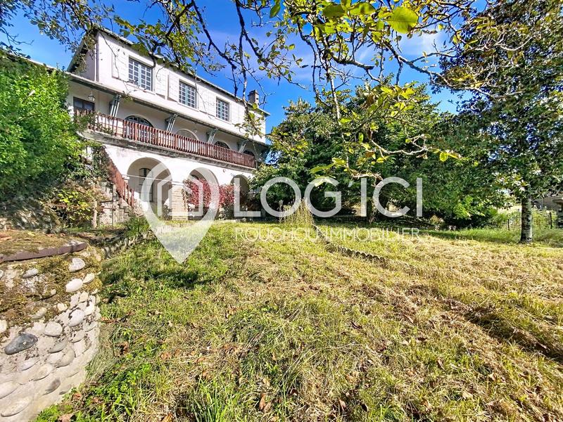 Maison - 246 m² - 7 pièces