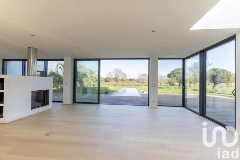 Maison - 240 m² - 8 pièces