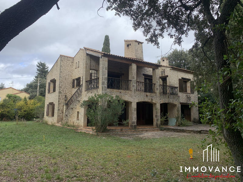 Maison - 230 m² - 7 pièces