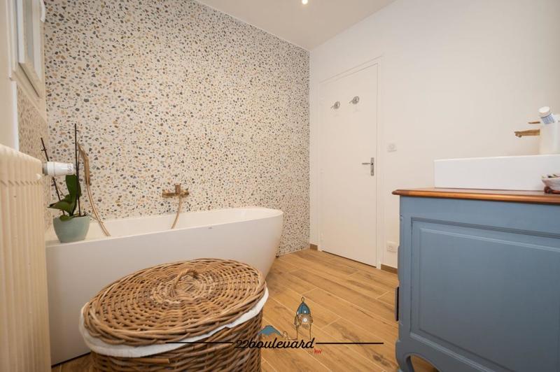 Pavillon - 240 m² - 10 pièces