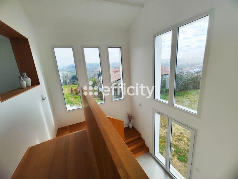 Pavillon - 265 m² - 7 pièces