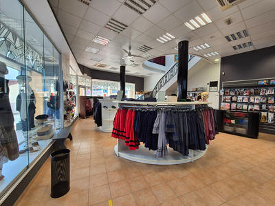 Local commercial - 242 m² - 4 pièces