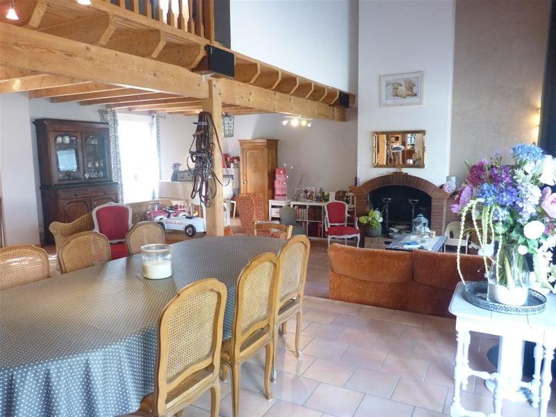 Villa - 219 m² - 10 pièces