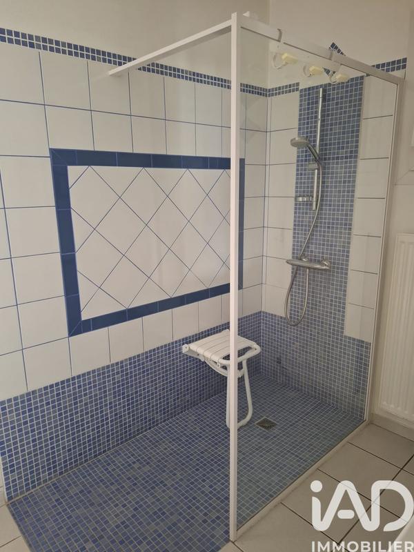 Maison - 220 m² - 8 pièces