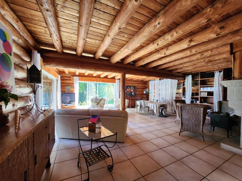 Maison - 207 m² - 7 pièces