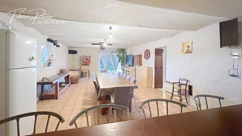 Maison - 259 m² - 9 pièces