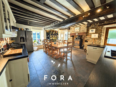 Maison - 240 m² - 8 pièces