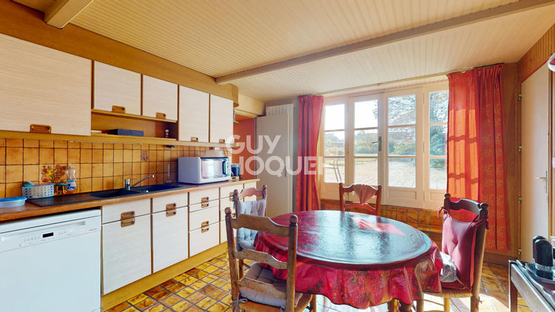 Maison - 251 m² - 12 pièces