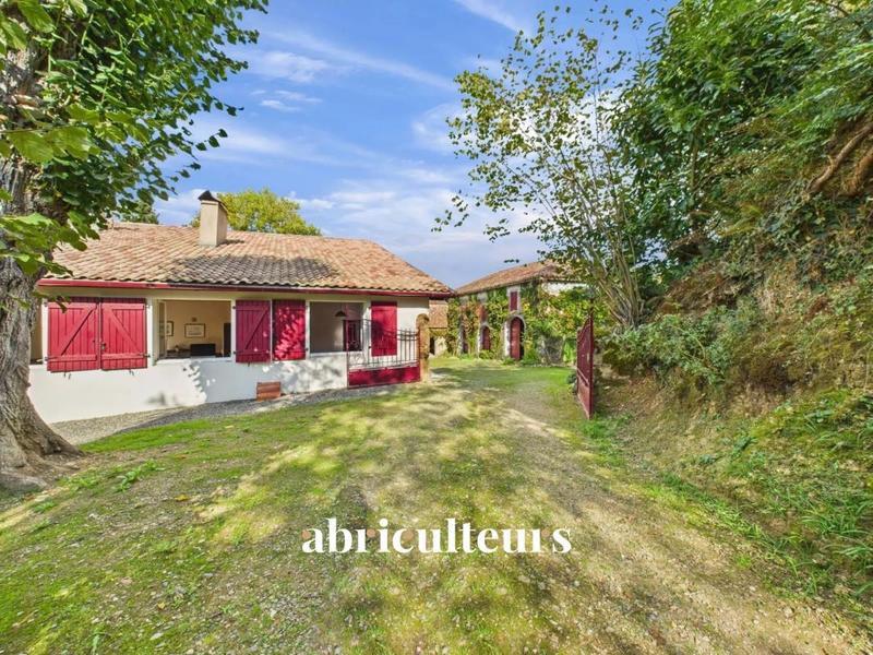 Maison ancienne - 235 m² - 8 pièces