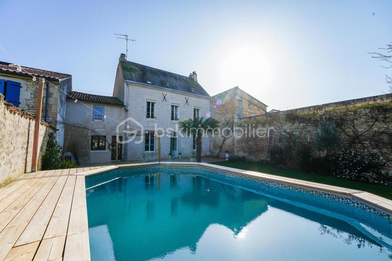 Maison de maîtres - 256 m² - 8 pièces