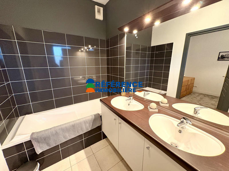 Appartement - 85 m² - 3 pièces