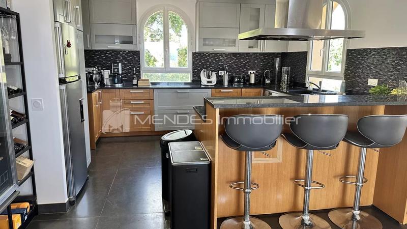 Villa - 320 m² - 10 pièces