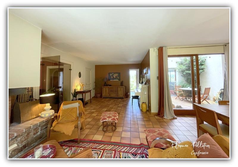 Maison - 213 m² - 8 pièces