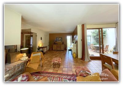 Maison - 213 m² - 8 pièces