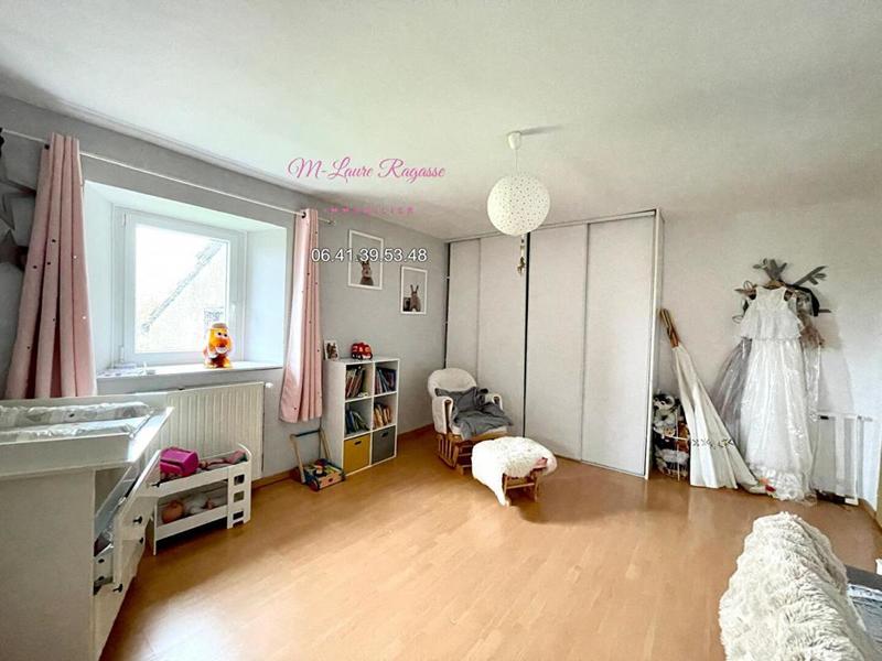 Maison - 222 m² - 6 pièces