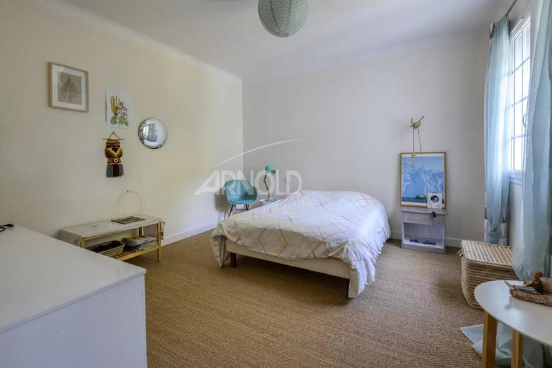 Maison - 227 m² - 6 pièces