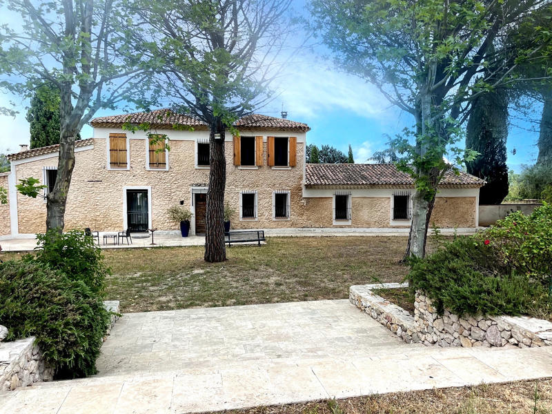 Mas - 280 m² - 6 pièces