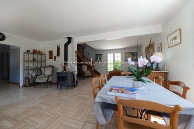 Maison - 195 m² - 7 pièces