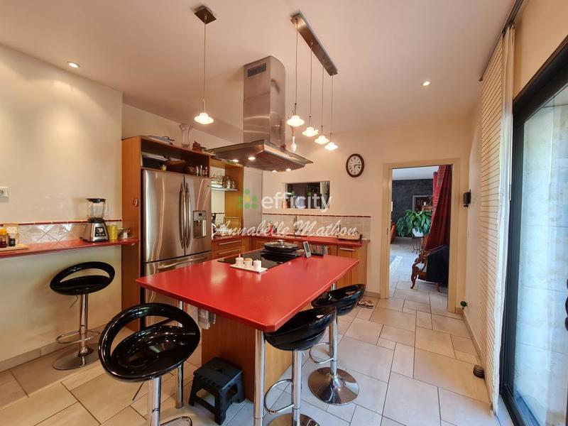 Maison - 280 m² - 8 pièces