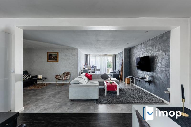 Maison - 220 m² - 8 pièces