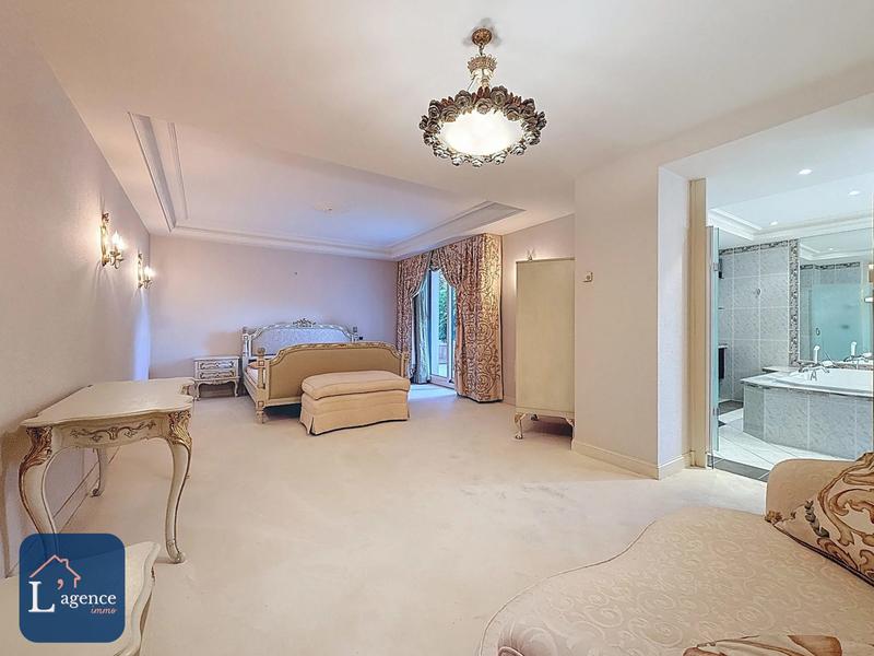 Appartement - 349 m² - 6 pièces