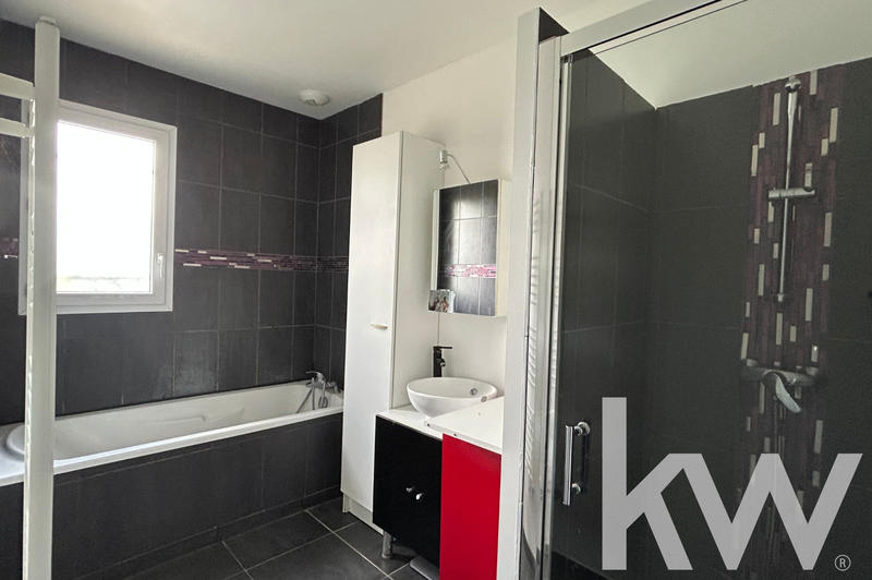 Maison - 90 m² - 4 pièces