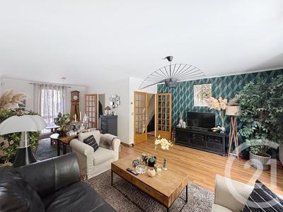 Maison - 121 m² - 6 pièces