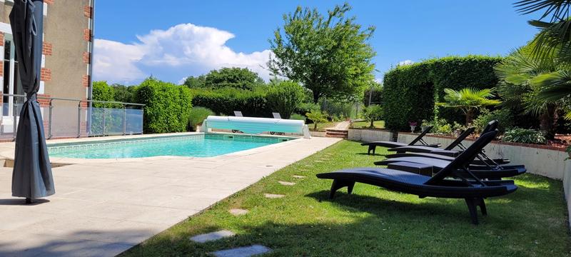 Propriété - 221 m² - 9 pièces