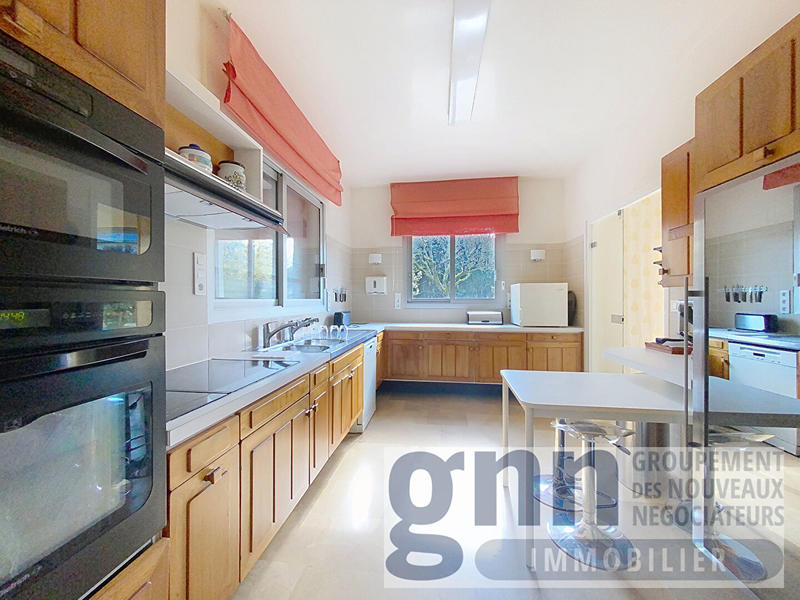 Maison - 284 m² - 9 pièces