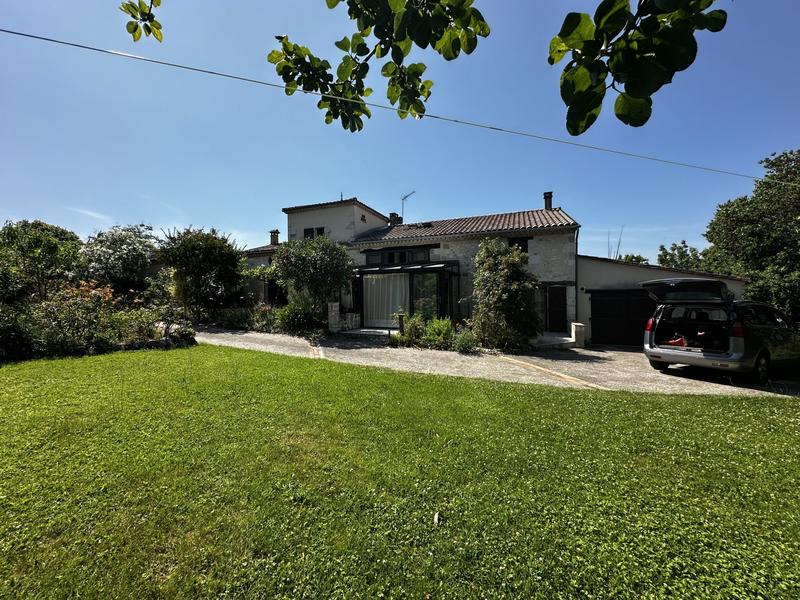 Maison traditionnelle - 137 m² - 6 pièces