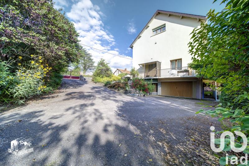 Maison - 218 m² - 8 pièces