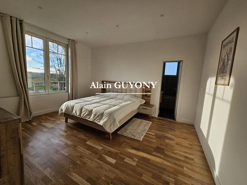 Maison - 214 m² - 10 pièces