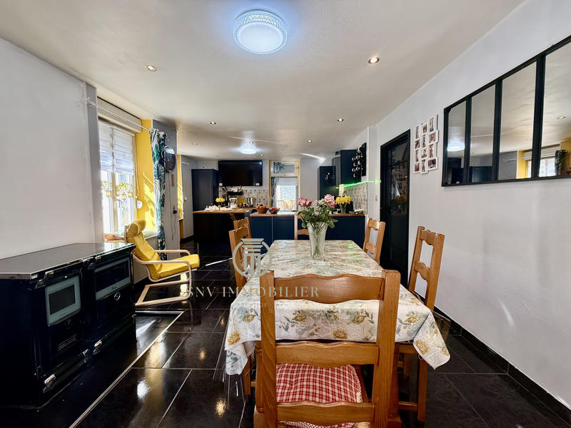 Maison - 206 m² - 9 pièces