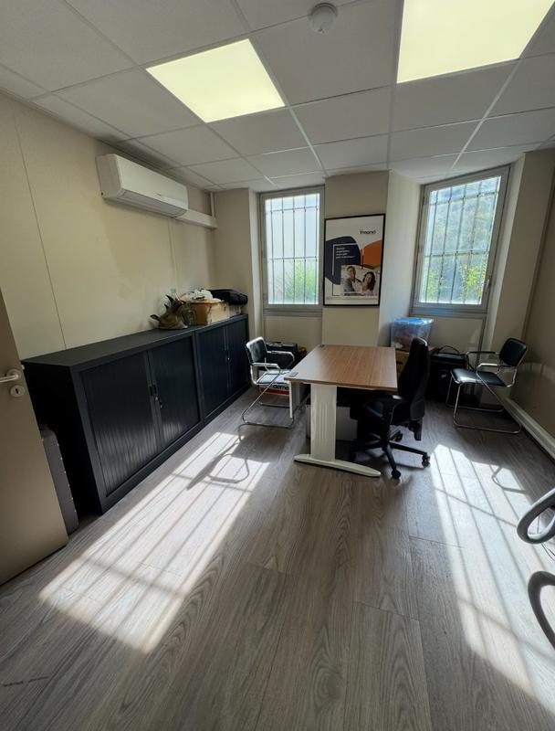 Bureau - 45 m² - 4 pièces