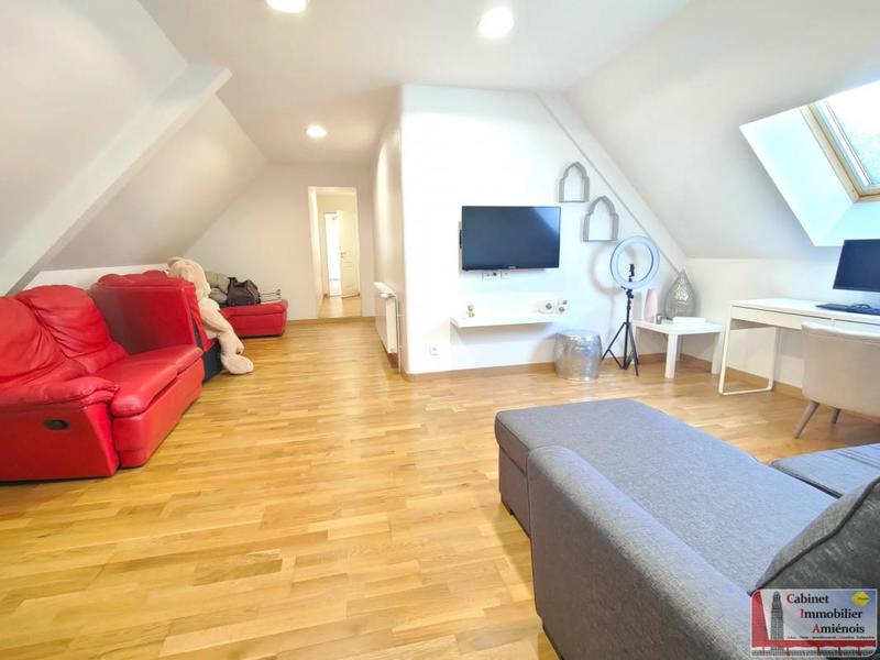 Pavillon - 330 m² - 6 pièces