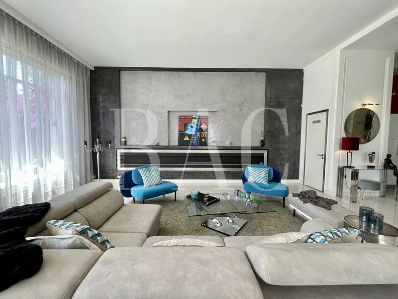 Appartement - 230 m² - 6 pièces